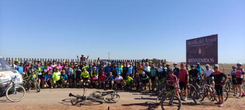 Participantes en la puerta de la Motilla del Azuer