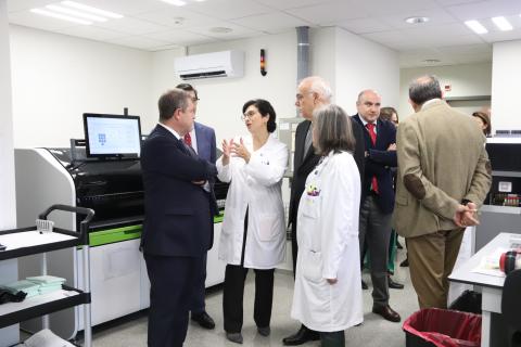 Visita al nuevo laboratorio del hospital