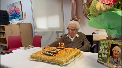 Rosario Labián antes de soplar las velas