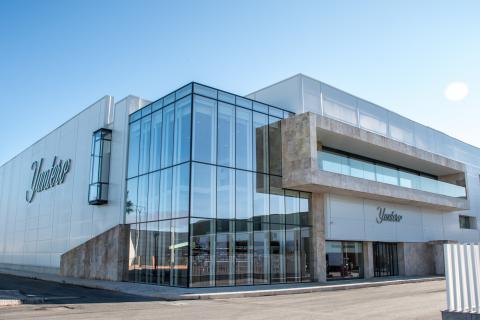 Exterior de las instalaciones de Bodegas Yuntero