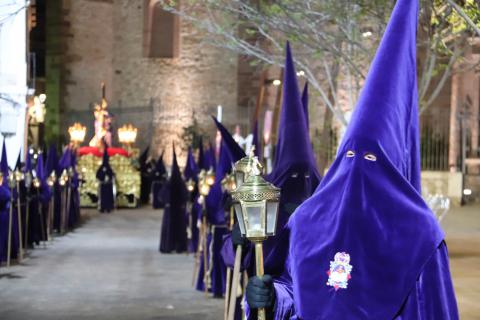 Procesión del Silencio a su paso por la plaza de la Constitución