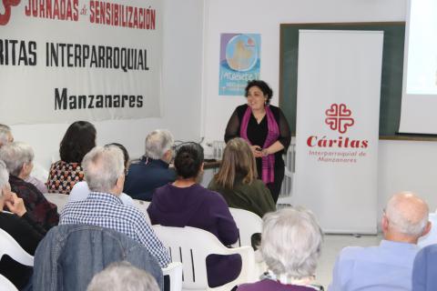 Noelia de Pablo durante la charla en Manzanares