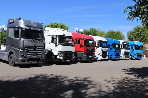 Camiones de las diferentes marcas que participan en la feria