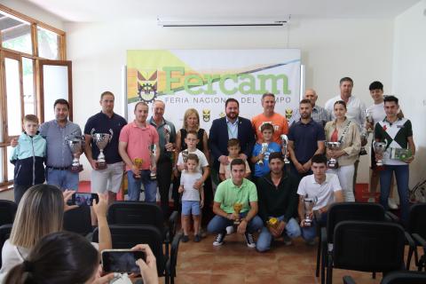 Participantes con sus trofeos