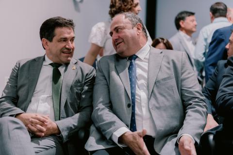 Valverde y Martínez Lizán conversan antes del acto inaugural