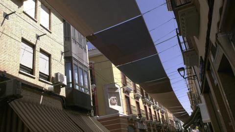 Renovación de toldos en la calle Empedrada