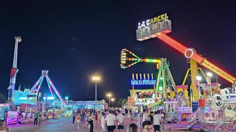 Vista de algunas de las atracciones de la feria 2024