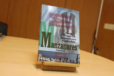 Presentación del libro 'Manzanares, ponencias del XXI congreso de la Asociación de Escritores de Castilla-La Mancha'