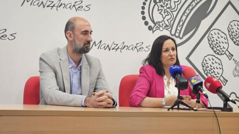 El doctor Javier Domínguez y Prado Zúñiga en rueda de prensa