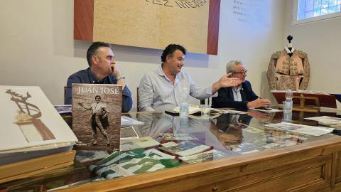 Paco Cañamero durante la presentación del libro en Manzanares