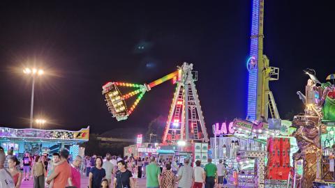 Imagen del recinto de atracciones de la feria 2025
