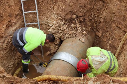 Tareas de reparación de una de las bridas