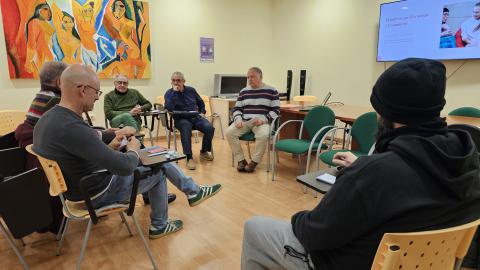 Una de las sesiones del taller para redefinir la masculinidad en el Centro de la Mujer
