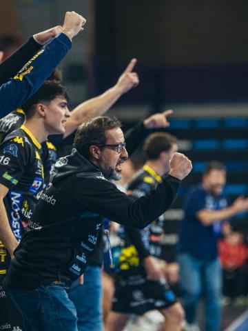 Javi Márquez, puño en alto