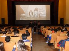 Encuentro con alumnos y proyección de 'Chicas nuevas 24 horas'