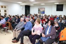 Mucho público en la charla coloquio de la AECC