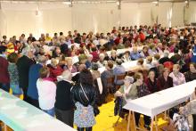 El alcalde saluda a los asistentes