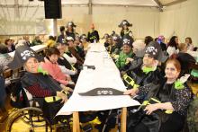 Usuarios de la residencia Los Jardines en la fiesta de Carnaval