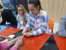Los jóvenes aprendieron a trabajar el esparto