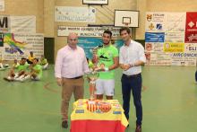 Trofeo de subcampeón para el Calviá