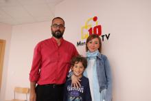 Asier junto a sus padres tras visitar Manzanares10TV