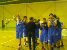 Saludo de los jugadores al finalizar el partido en Piedrabuena