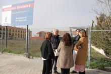 Primera visita del estudio de arquitectura que realizará la ampliación de ‘Los jardines’