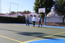 La pista polideportiva verde, lista para entrenar