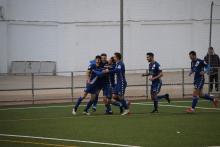 Los compañeros felicitan a Dani Lozano tras el 2-0