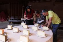 Cata del jurado del 32 concurso regional de calidad de quesos manchegos