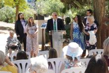 Descubrimiento de la nueva placa del parque del científico 'Julián Gómez-Cambronero'