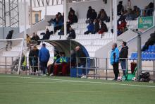 Julián Manzanares vio el partido desde fuera junto al banquillo