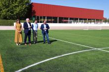 Nuevo césped en el campo de fútbol del velódromo