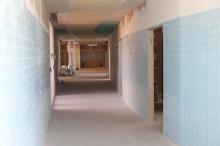 Visita de Julián Nieva y Jesús Fernández Sanz al nuevo centro de salud de Manzanares
