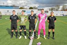 Capitanes junto al trío arbitral, encabezado por González Diezma. Foto: Javier Mena Uflexdesigns