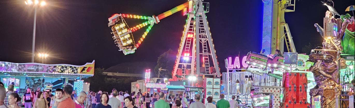 Imagen del recinto de atracciones de la feria 2025