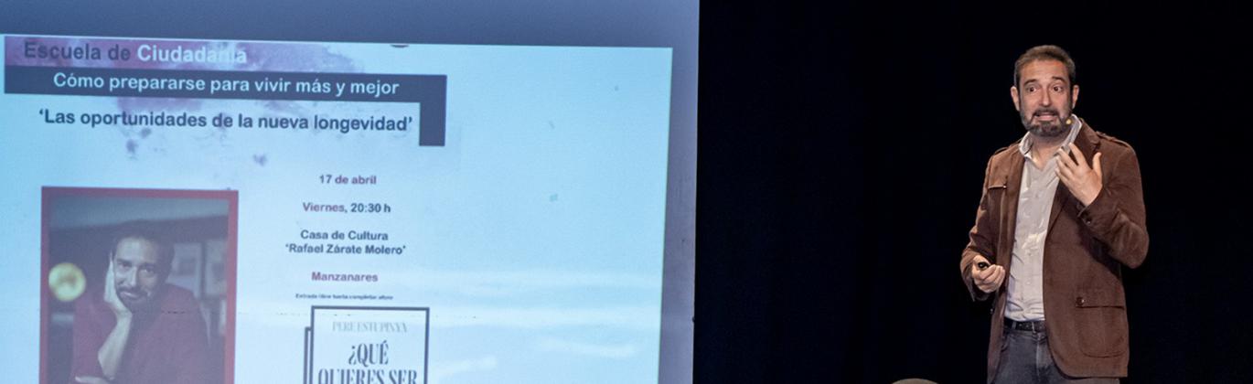 Pere Estupinyà en la Escuela de Ciudadanía. Foto José Antonio Romero