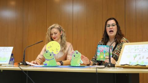 Embedded thumbnail for Presentación libro infantil &#039;Doña Pitusa y Don Pituso&#039; - Inmaculada Díaz