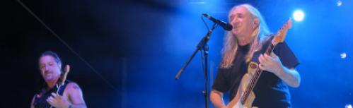 Rosendo al inicio de su concierto en Manzanares