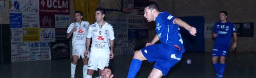 Lanzamiento de Otero en el partido de liga de la pasada temporada ante el Valdepeñas