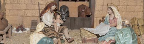 Imagen del portal de Belén con el Niño Jesús en brazos de San José