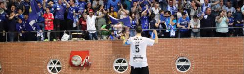 Chin saluda a la afición manzanareña en Mengíbar en su último partido con los manchegos