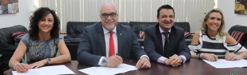 Firma del convenio entre Bankia y el alcalde de Manzanares