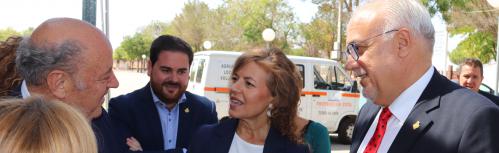 El alcalde y la consejera saludan al presidente del Consejo de Mayores