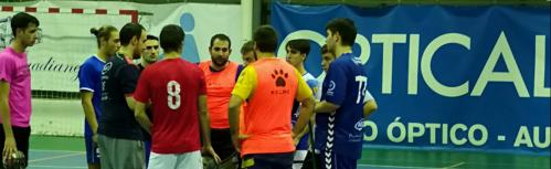 Peco se dirige a los suyos en un entrenamiento