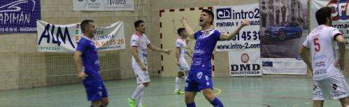 Chus fue el protagonista del partido con tres goles