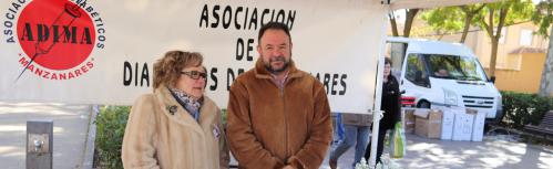 El concejal de Sanidad visitó la mesa informativa de Adima en el mercadillo