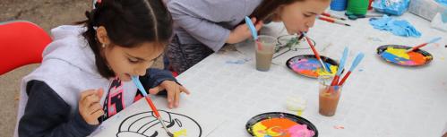 Los menores se ponen en el lugar de las personas con discapacidad en un circuito de obstáculos