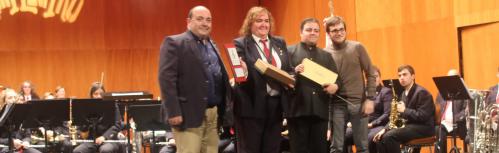 Entrega de una placa conmemorativa