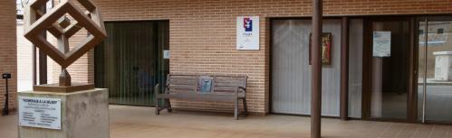 Patio de entrada al Centro de la Mujer